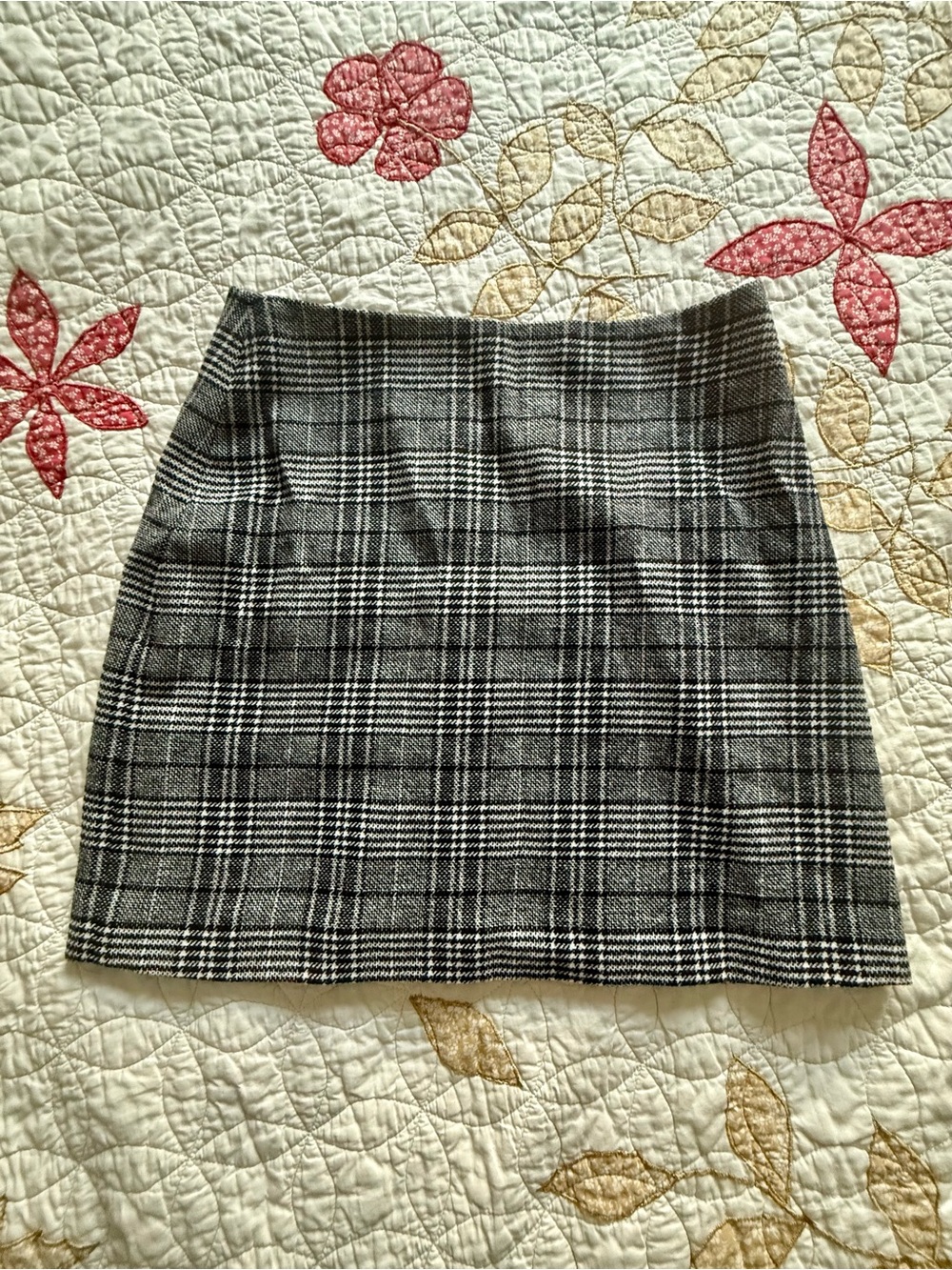 Calvin Klein Classic Black & White Wool Blend  Plaid Skirt, Size 6